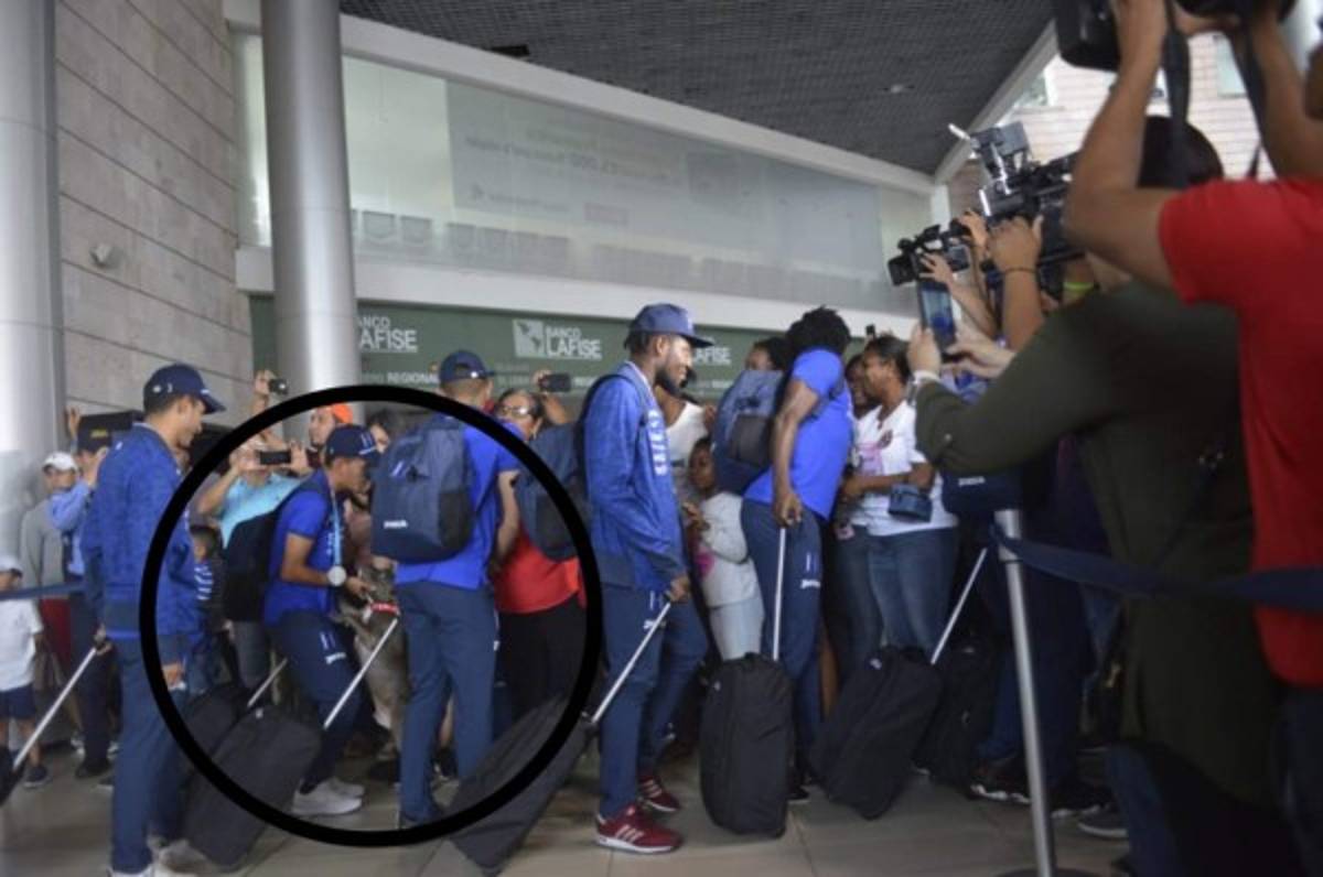 FOTOS: Familiares, novias y hasta un perro, así recibieron a la Sub-23 de Honduras