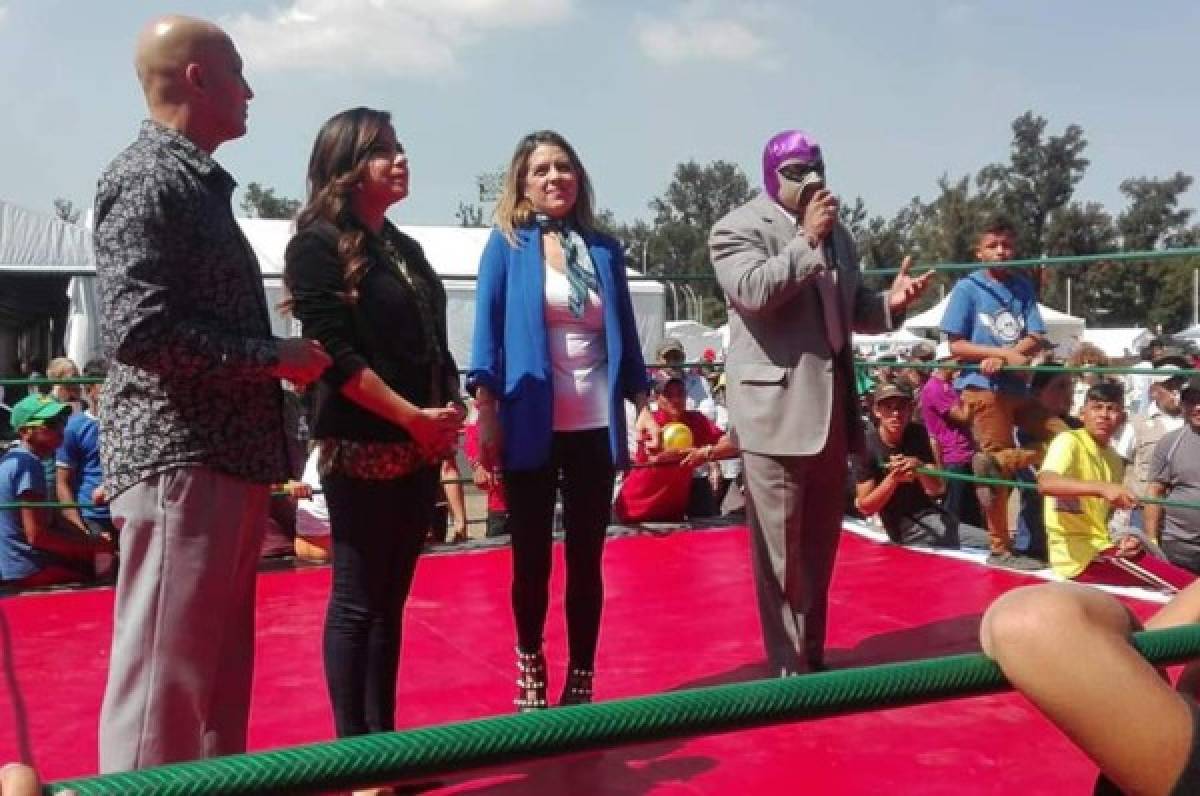 Lucha Libre mexicana organizó una función para la caravana de migrantes