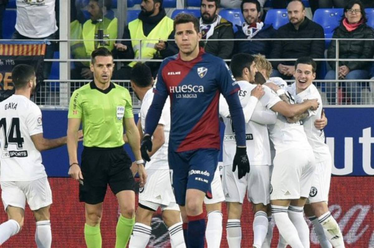 El Huesca desciende a segunda división tras recibir paliza del Valencia