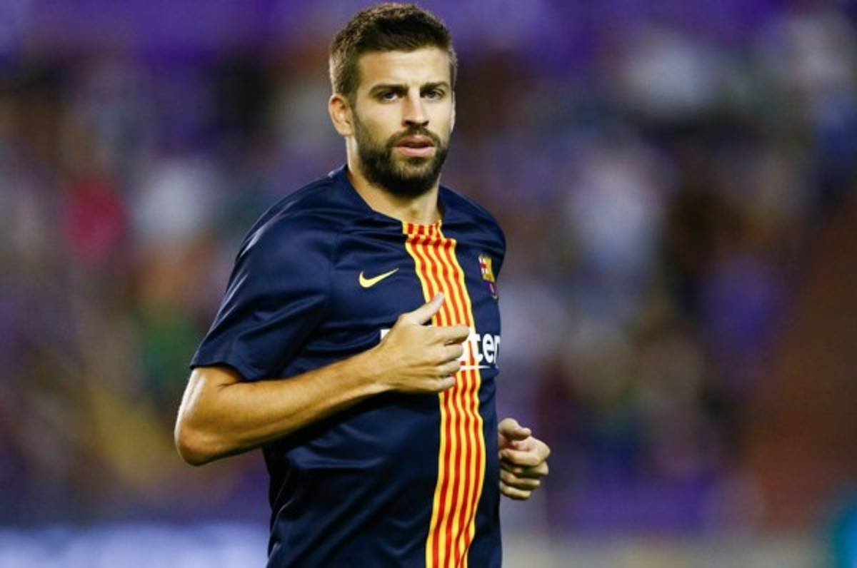 Piqué haría trabajos comunitarios por conducir con el permiso suspendido