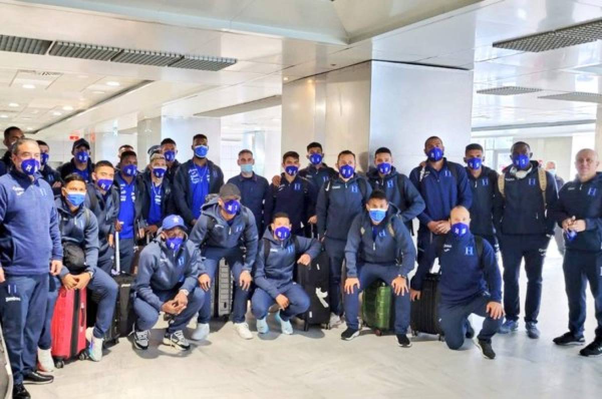 La Selección de Honduras aterrizó en Grecia para el juego del domingo en 'La Tumba” de Salónica