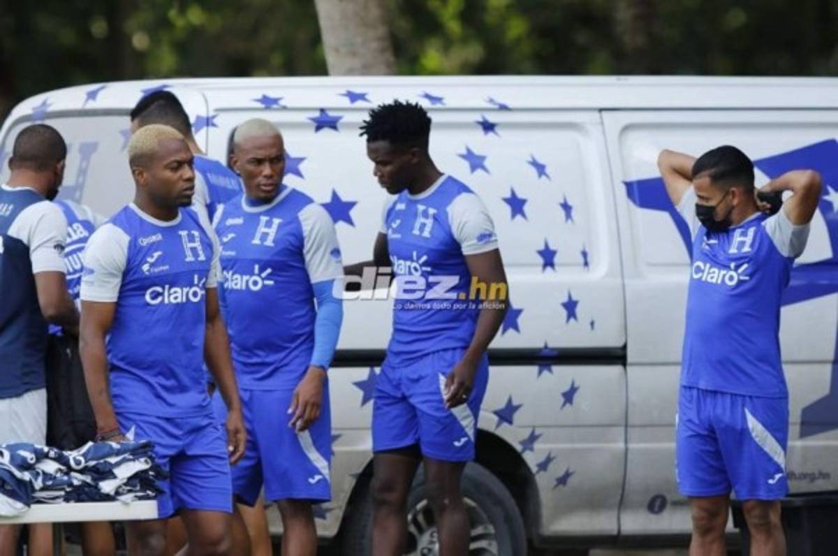 Así fue el entrenamiento de Honduras tras el desastre: Caras largas y charla del 'Bolillo' Gómez