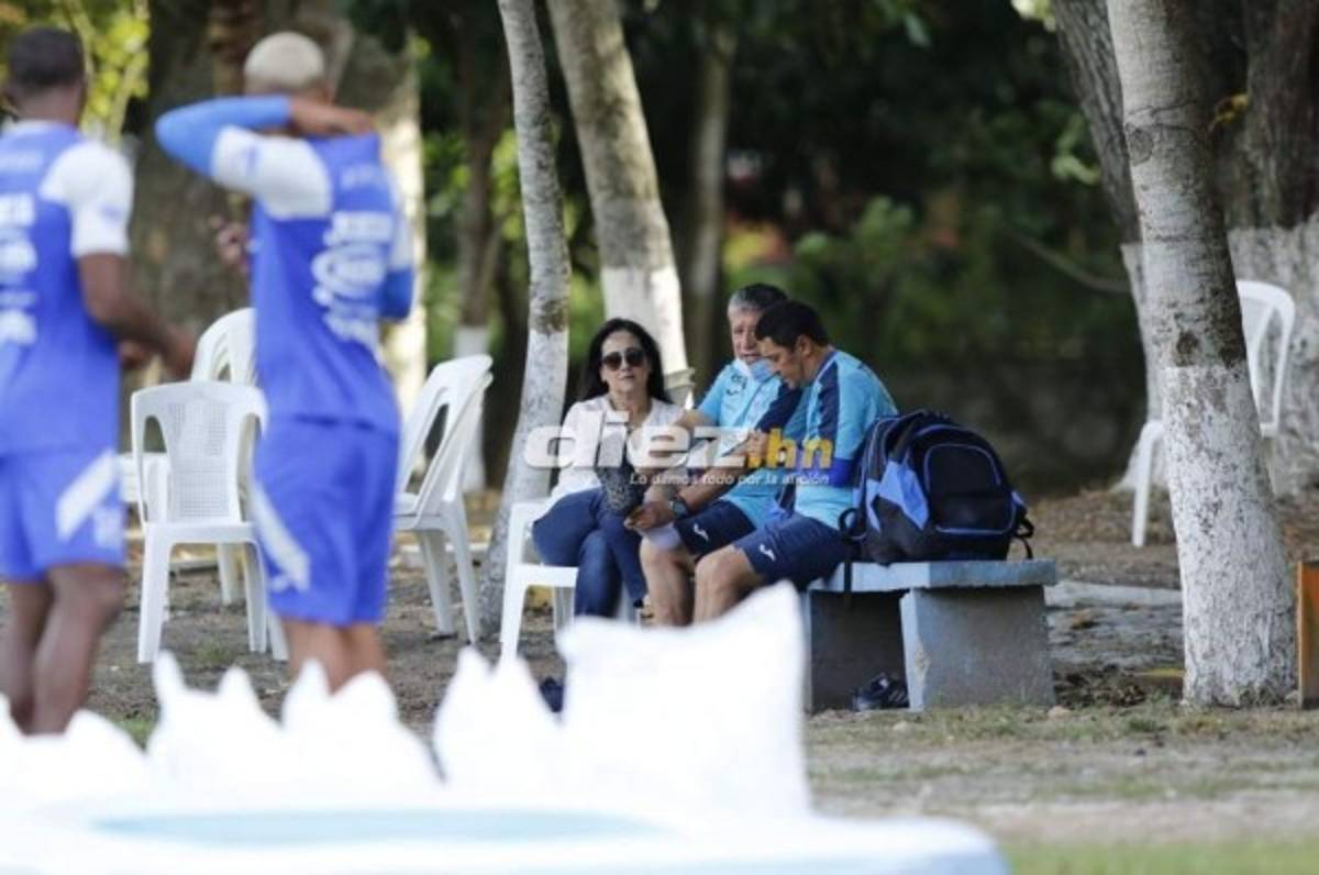 Así fue el entrenamiento de Honduras tras el desastre: Caras largas y charla del 'Bolillo' Gómez