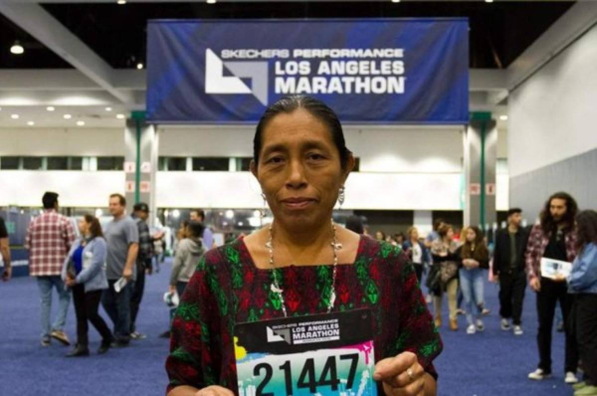Mujer indígena guatemalteca hace historia al correr maratón en Los Ángeles