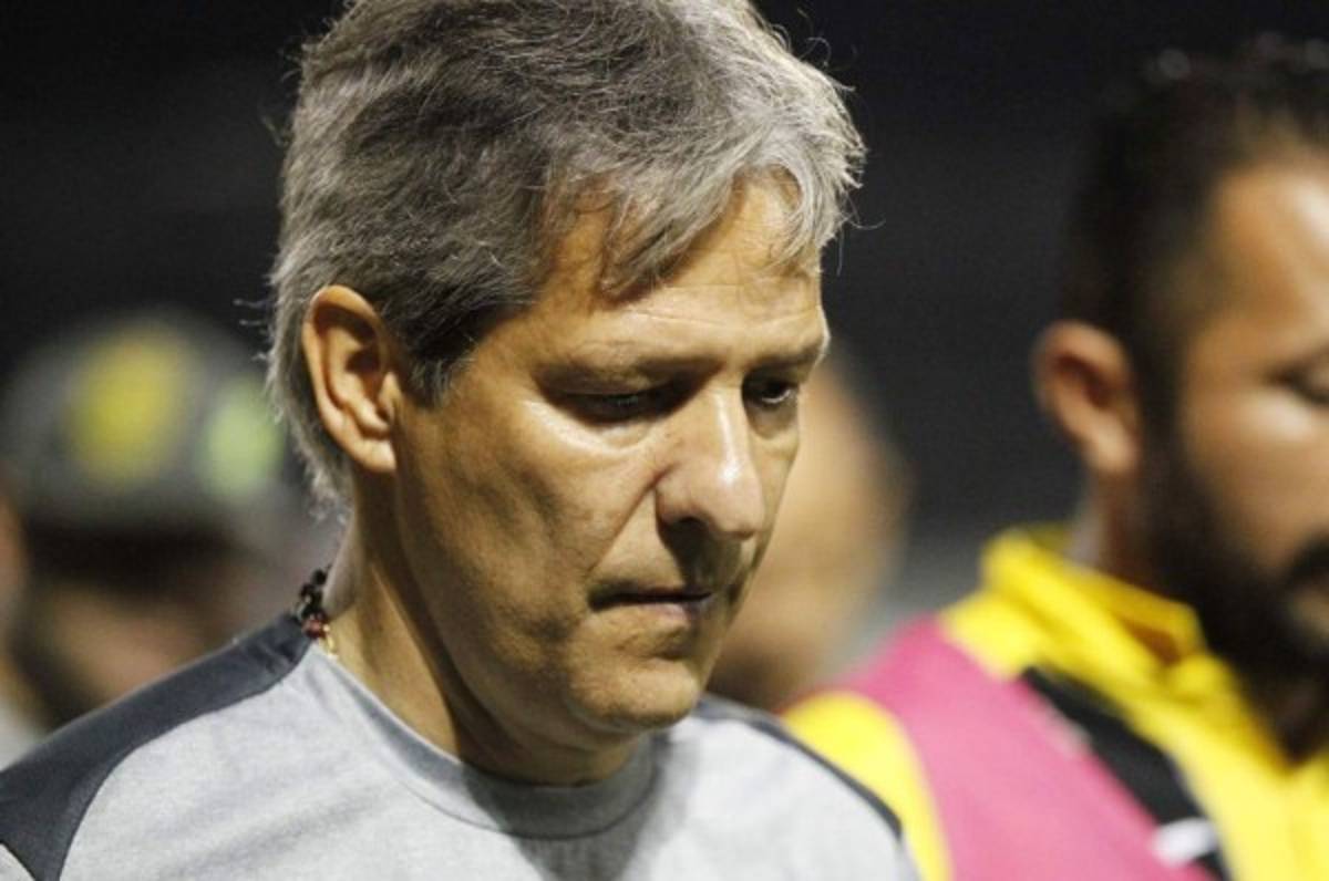 OFICIAL: Real España separa al colombiano Carlos Restrepo