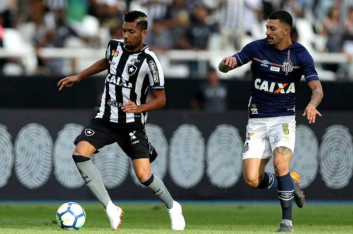 Santos y Botafogo en un partido de media tabla en Brasil