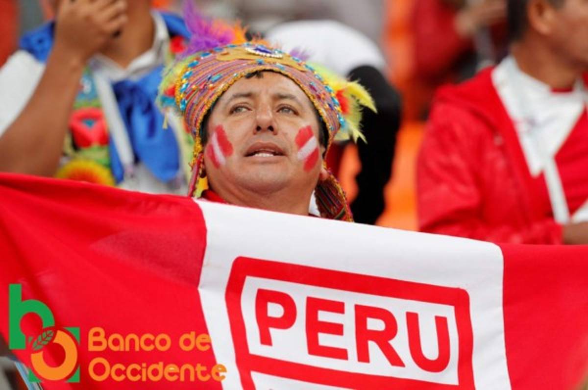 El color de la jornada: Lindas aficionadas y ambiente festivo en Rusia