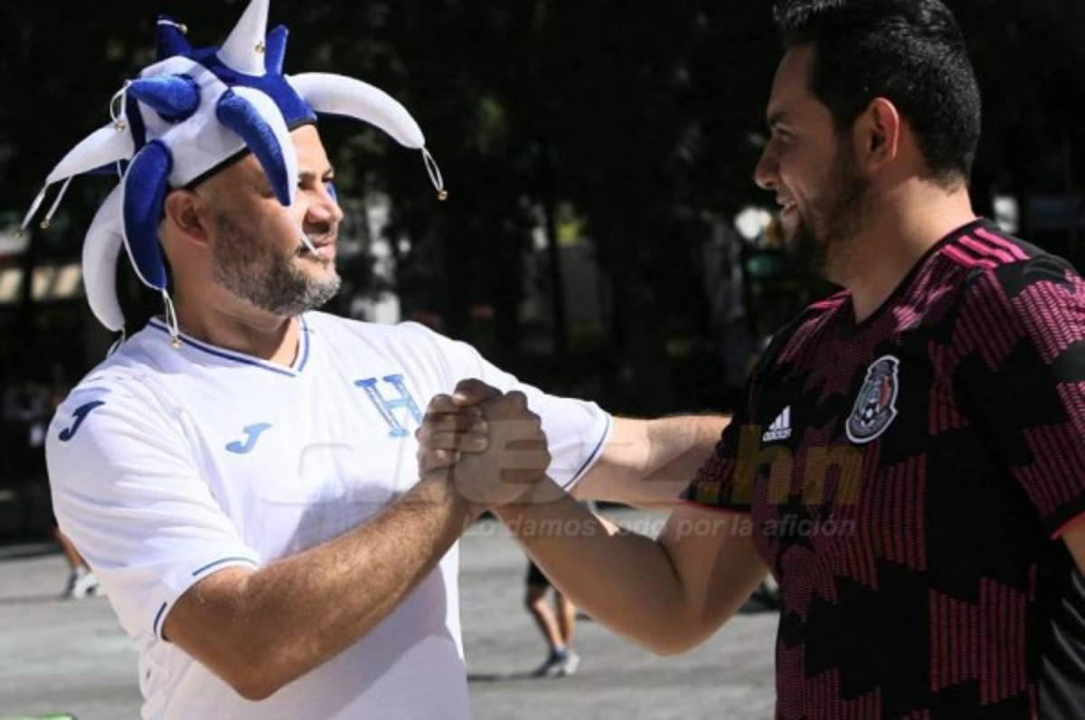 ¡Tomaron el Ángel de la Independencia! Hondureños decoran el centro del D.F. previo al choque ante México