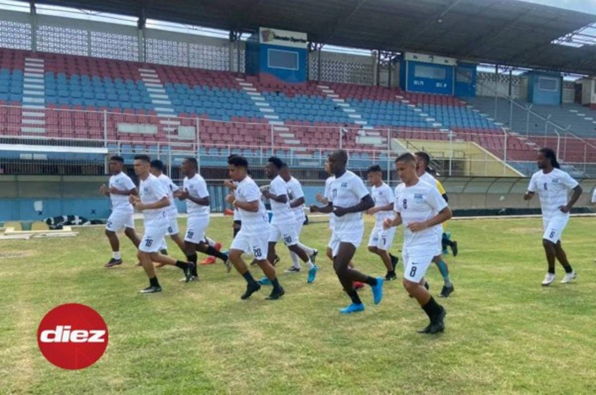 Atlético Pinares se instaló en La Ceiba y entrenó este jueves en el Estadio Ceibeño previo a la vuelta ante Victoria