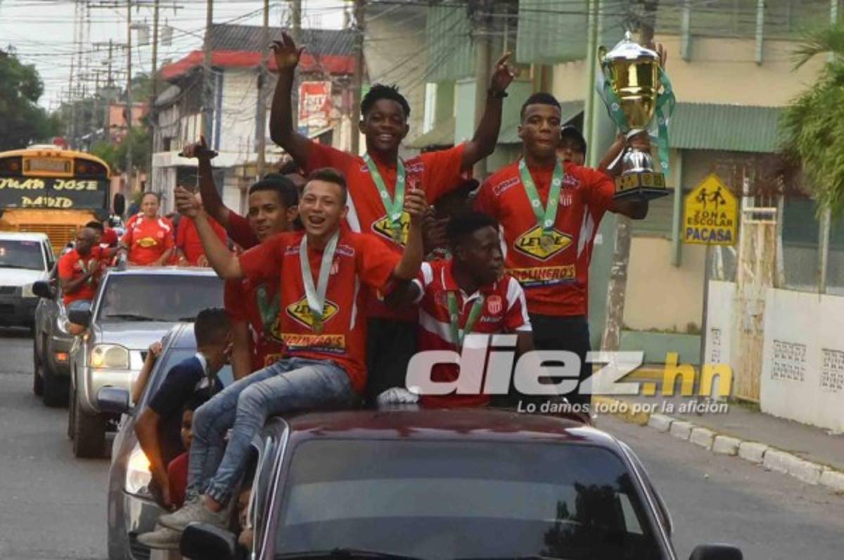 ¡Vida celebra en las calles el título obtenido de reservas!