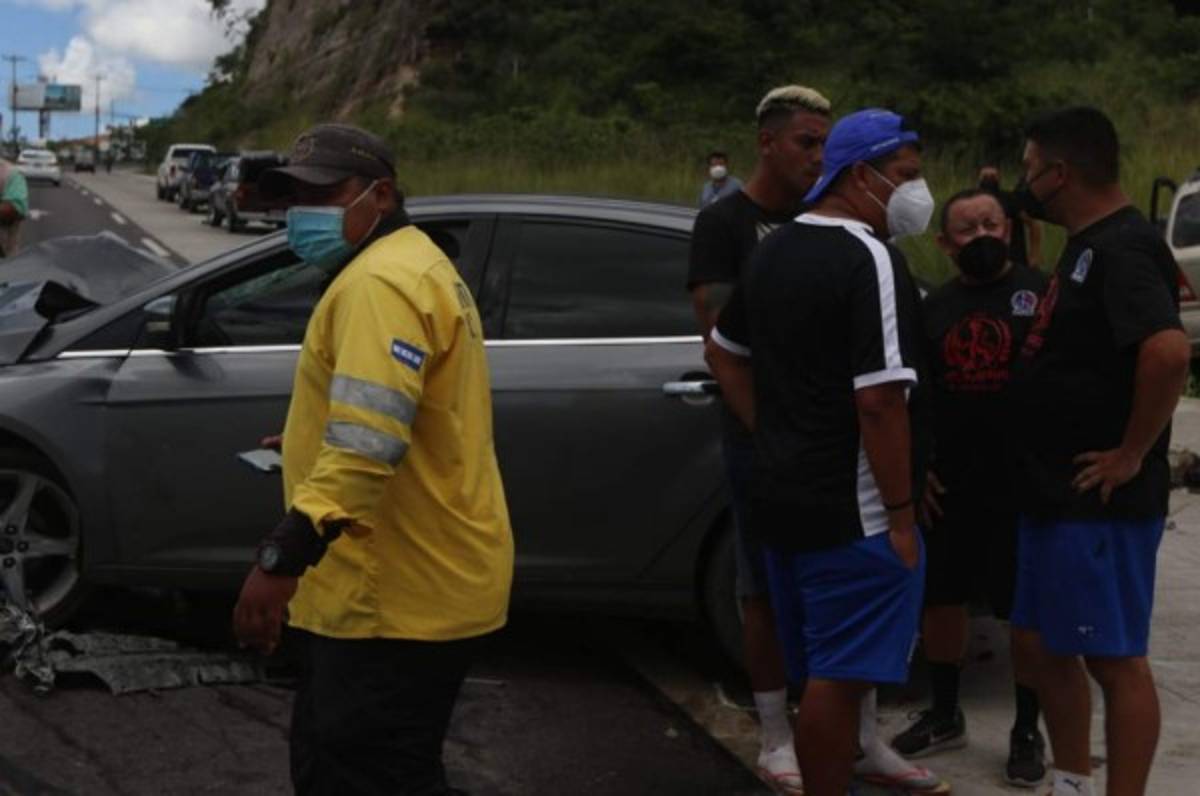 Así quedó el automóvil de Mayron Flores, jugador del Olimpia, tras sufrir accidente de tránsito