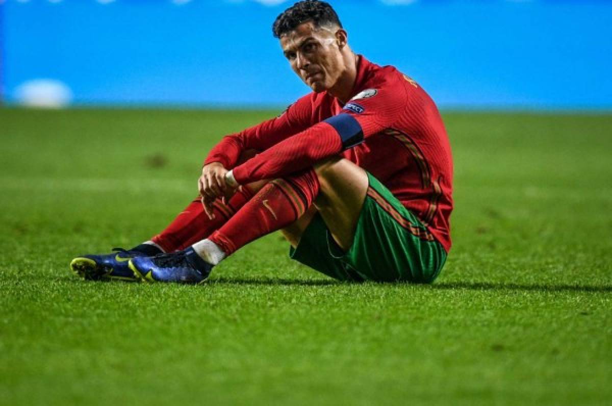 Está hundido: La frustración de Cristiano Ronaldo tras ser enviado al repechaje con Portugal; Serbia silenció Lisboa