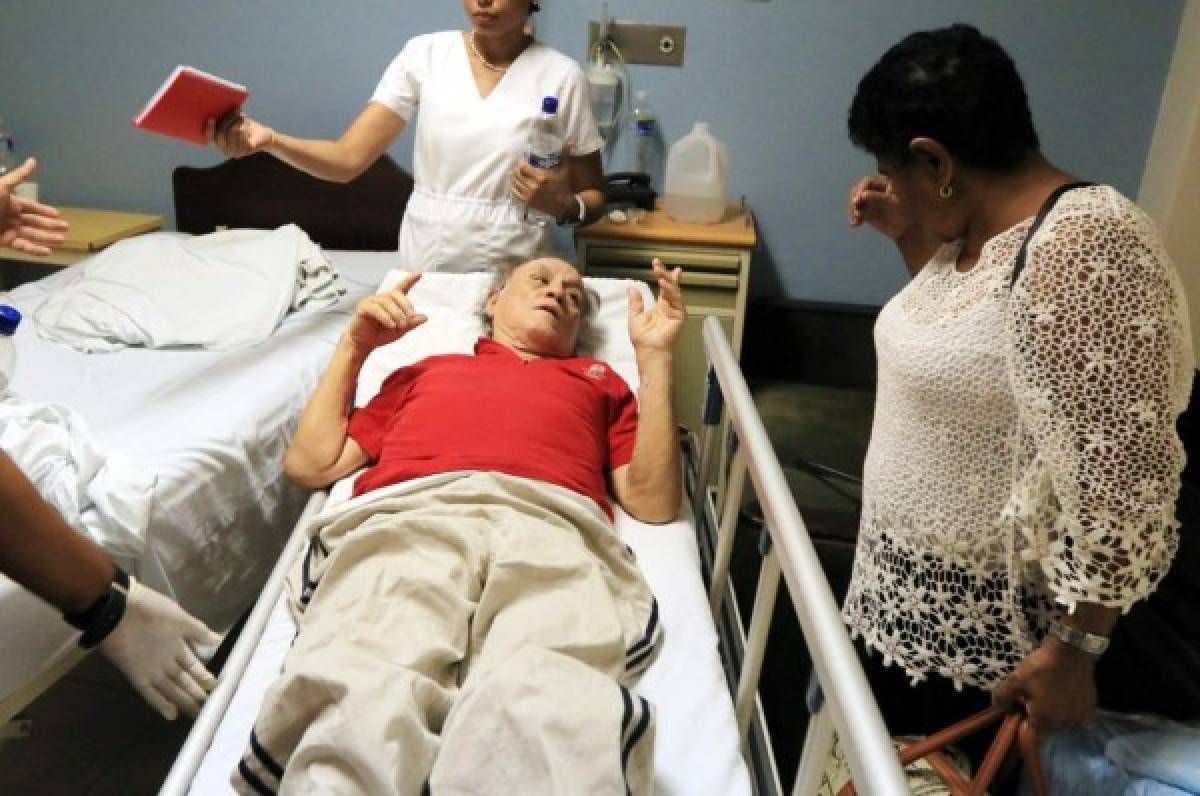 Chelato Uclés ya anda en silla de ruedas y es dado de alta del IHSS