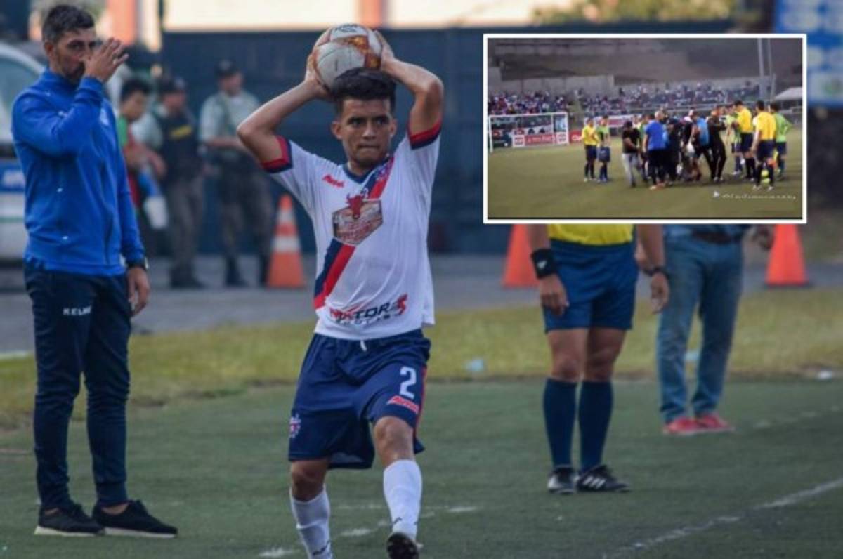 Médico y utileros del Santa Tecla auxilian a jugador del Firpo tras duro golpe en el cuello