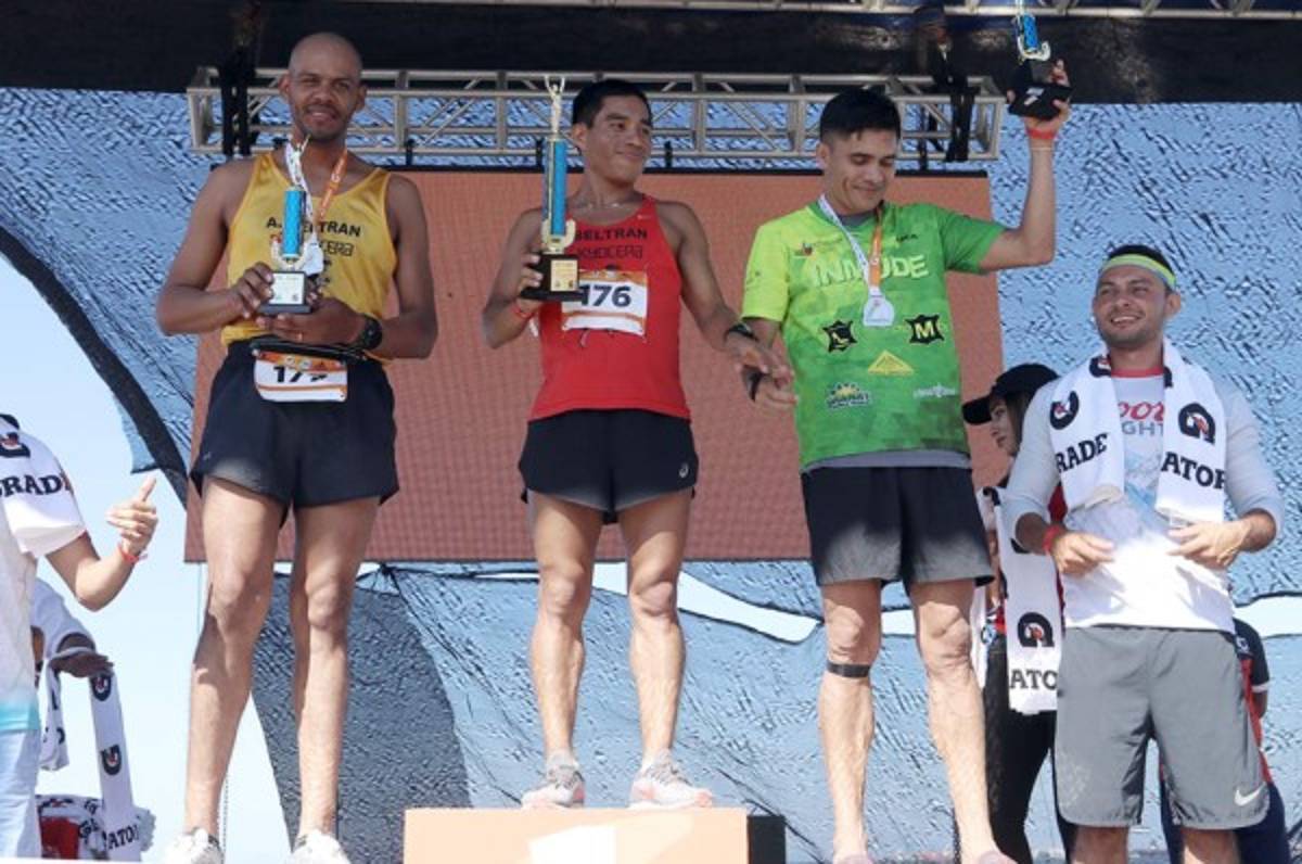 Más de 800 corredores compitieron en la sexta Maratón del Atlántico