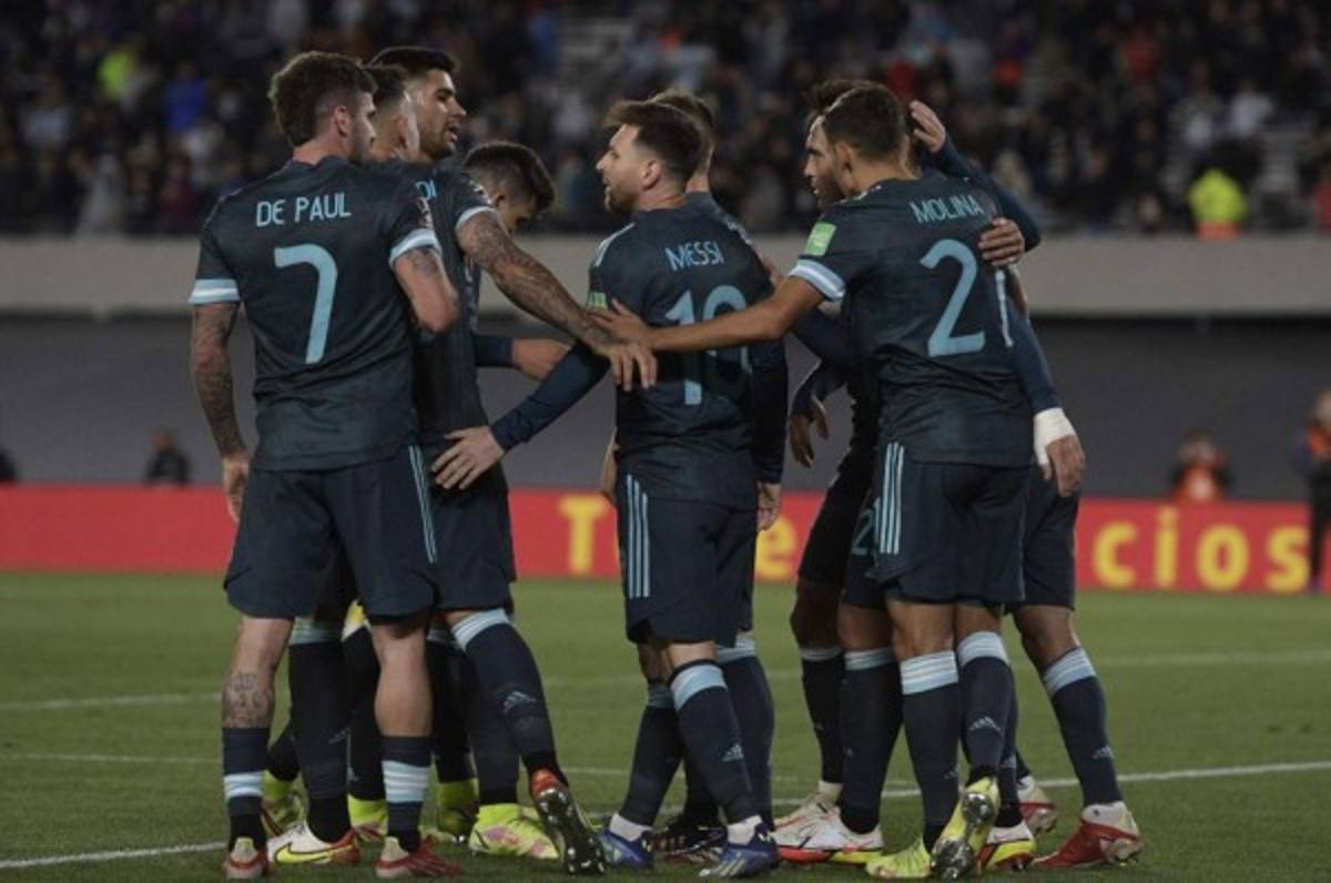 La colombiana que enamoró a todos, bailecito de Neymar y tremenda foto de Messi perseguido por peruanos