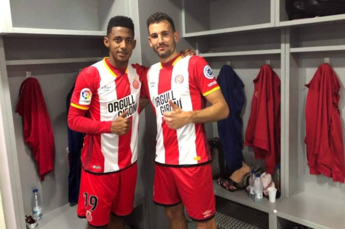 ¡Stuani felicita al Choco Lozano por su primer gol en primera de España!