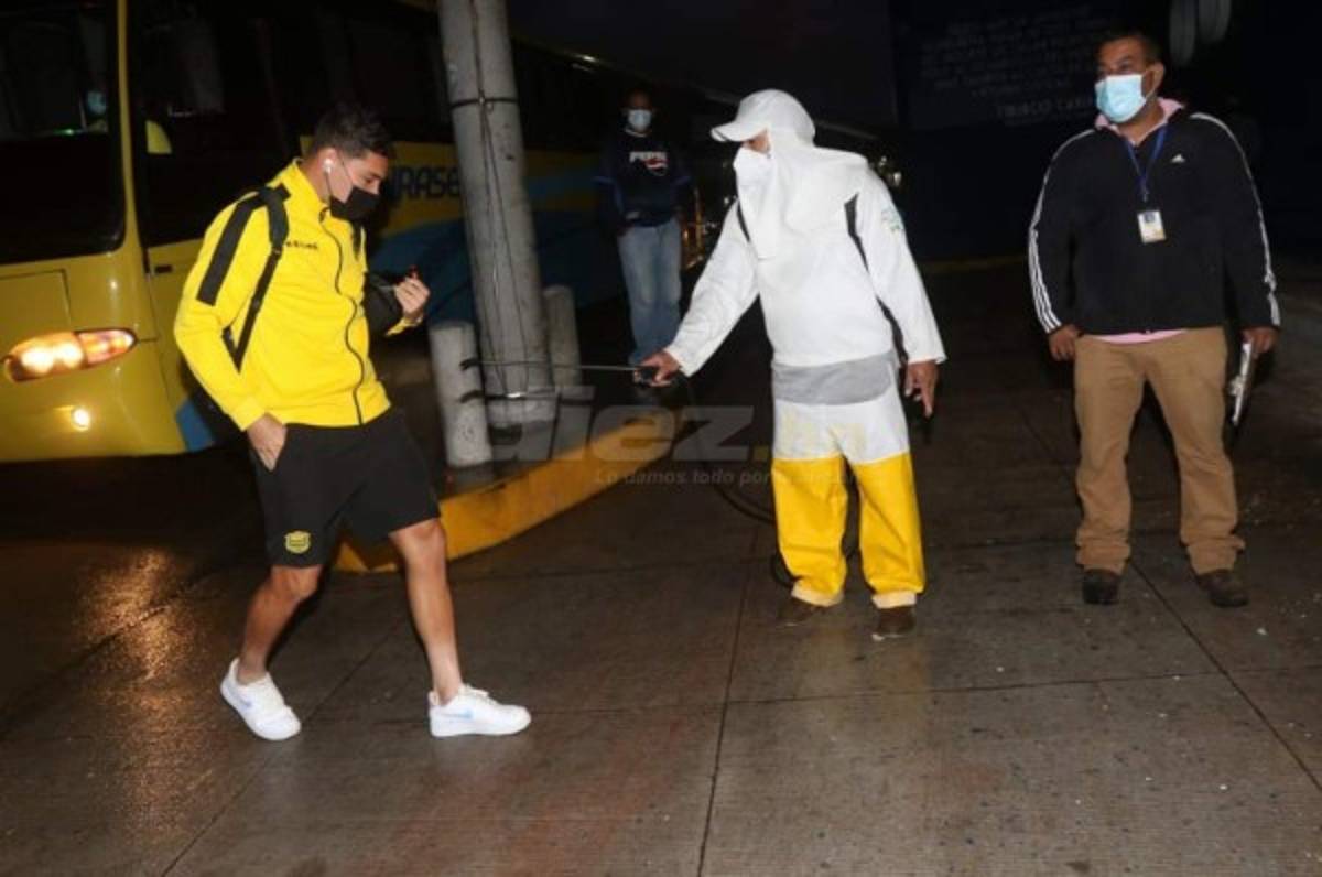 No lo viste en TV: La 'barbie' que apoyó a Real España, el duro lamento de Klusener y así captaron al Bolillo Gómez