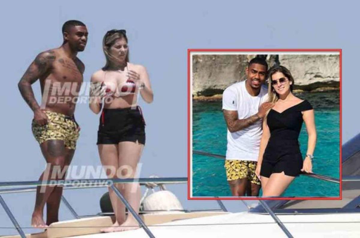 ¡Vaya lujo! Malcom disfruta de sus días libres con su novia en Ibiza