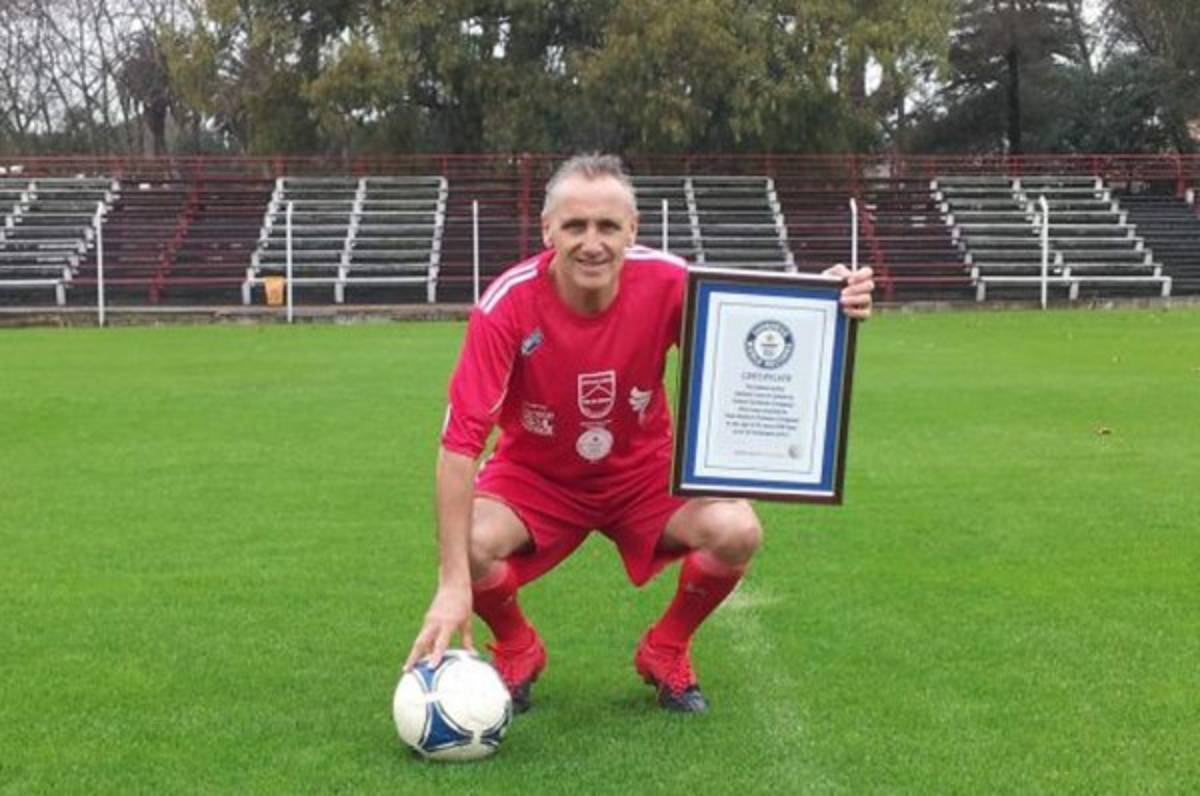INSÓLITO: El jugador más viejo del mundo ya tiene nuevo equipo