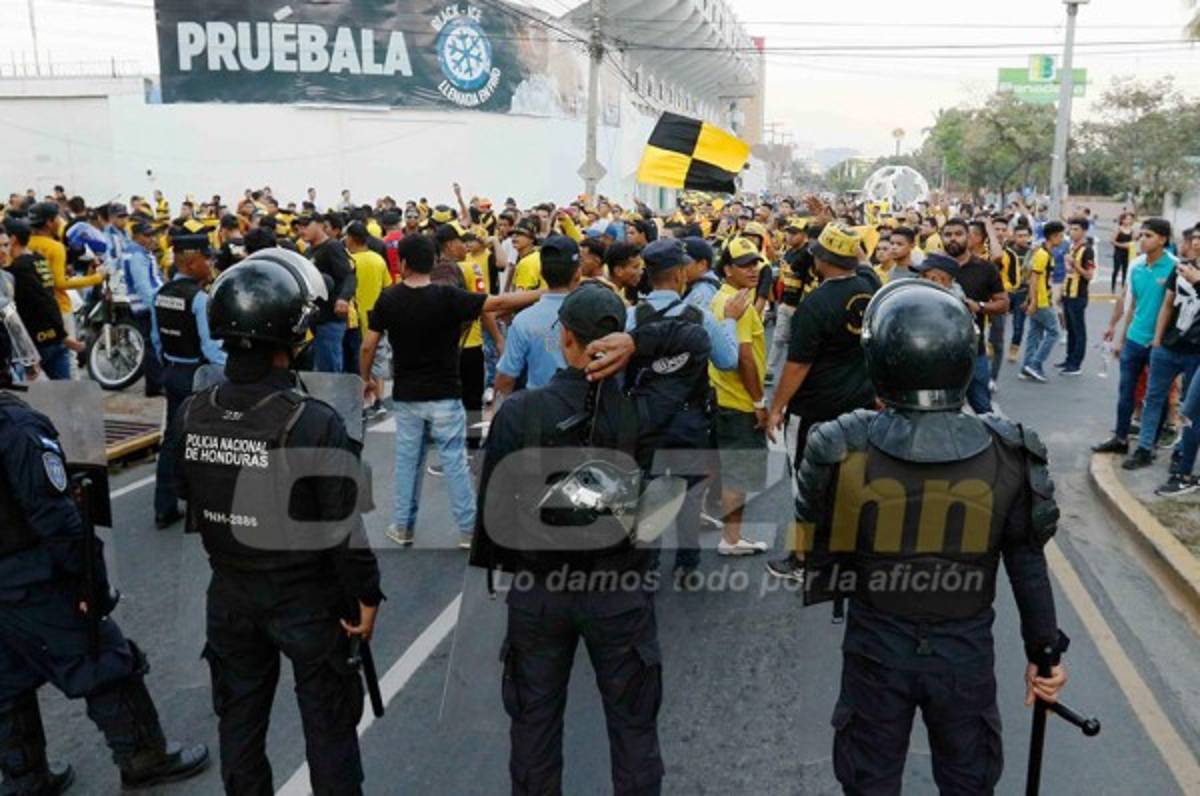 800 policías resguardan el derbi sampedrano de la ida de semifinales
