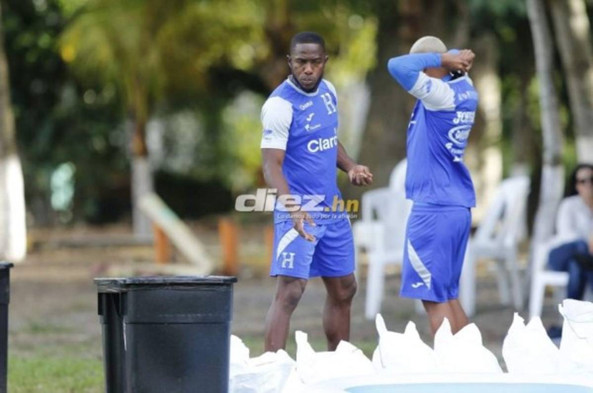 Así fue el entrenamiento de Honduras tras el desastre: Caras largas y charla del 'Bolillo' Gómez