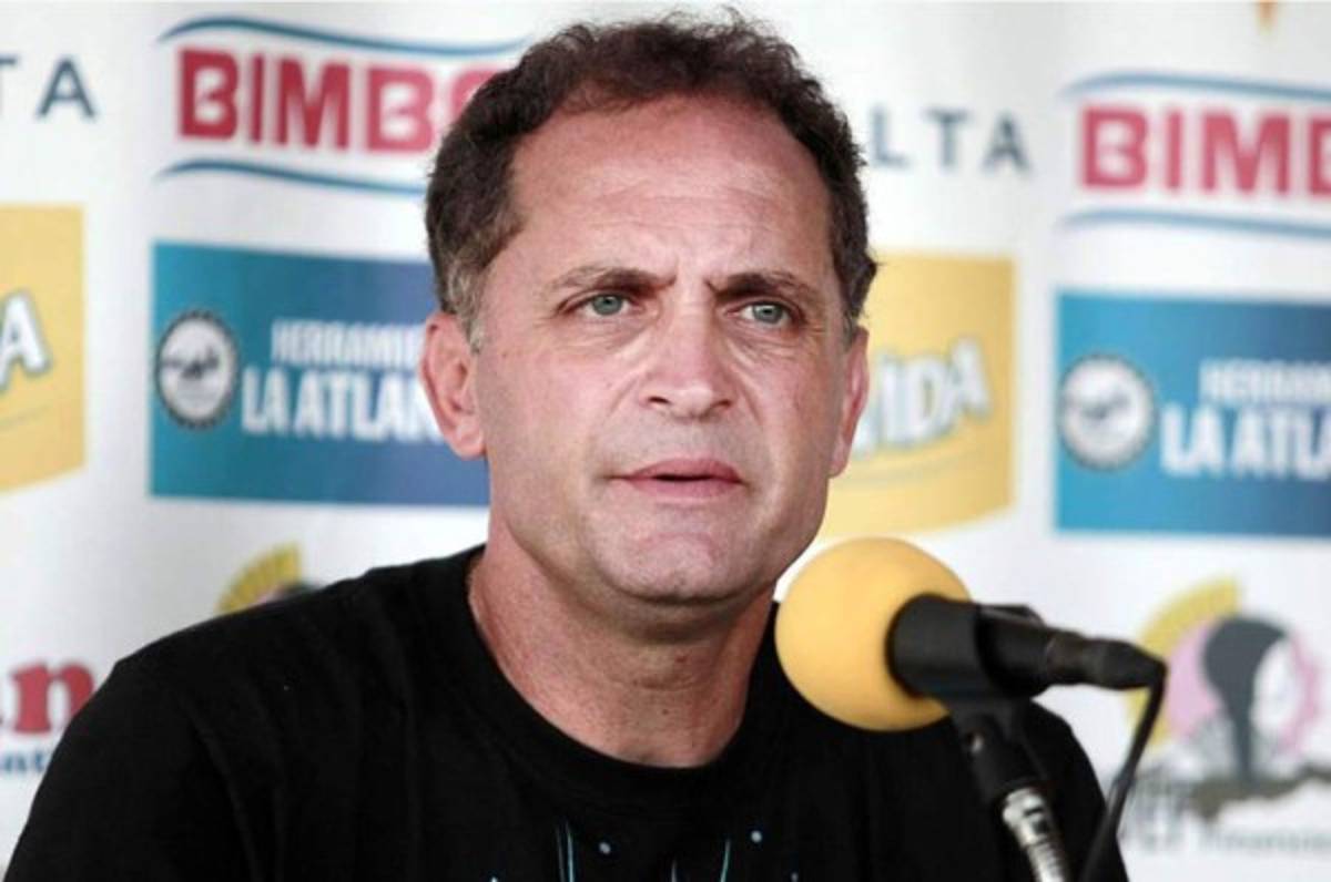 Daniel Uberti no anda con rodeos y explica razón de salida de Osman Chávez