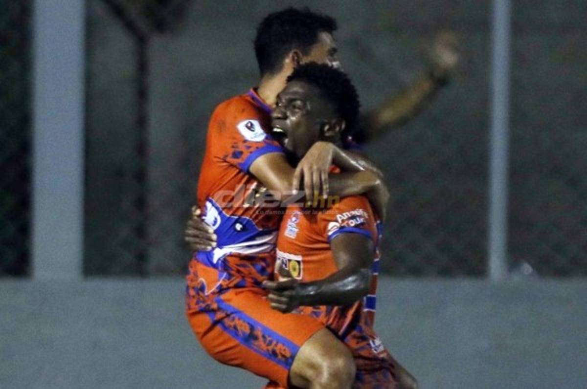 El gesto de Troglio al ver a Eddie expulsado, la extraña celebración de Rocca y el 'tierno' abrazo de Machuca a Cáceres