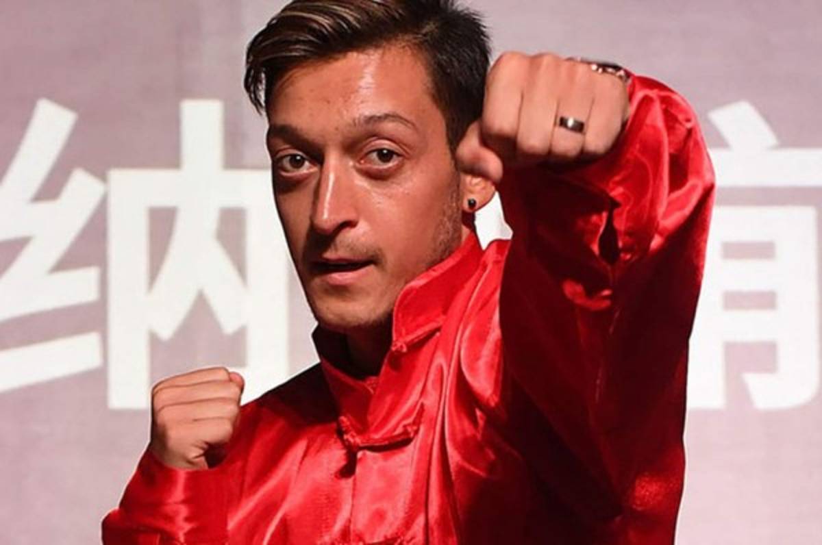 Polémica: ¡Ozil dispara contra la leyendas del Arsenal!