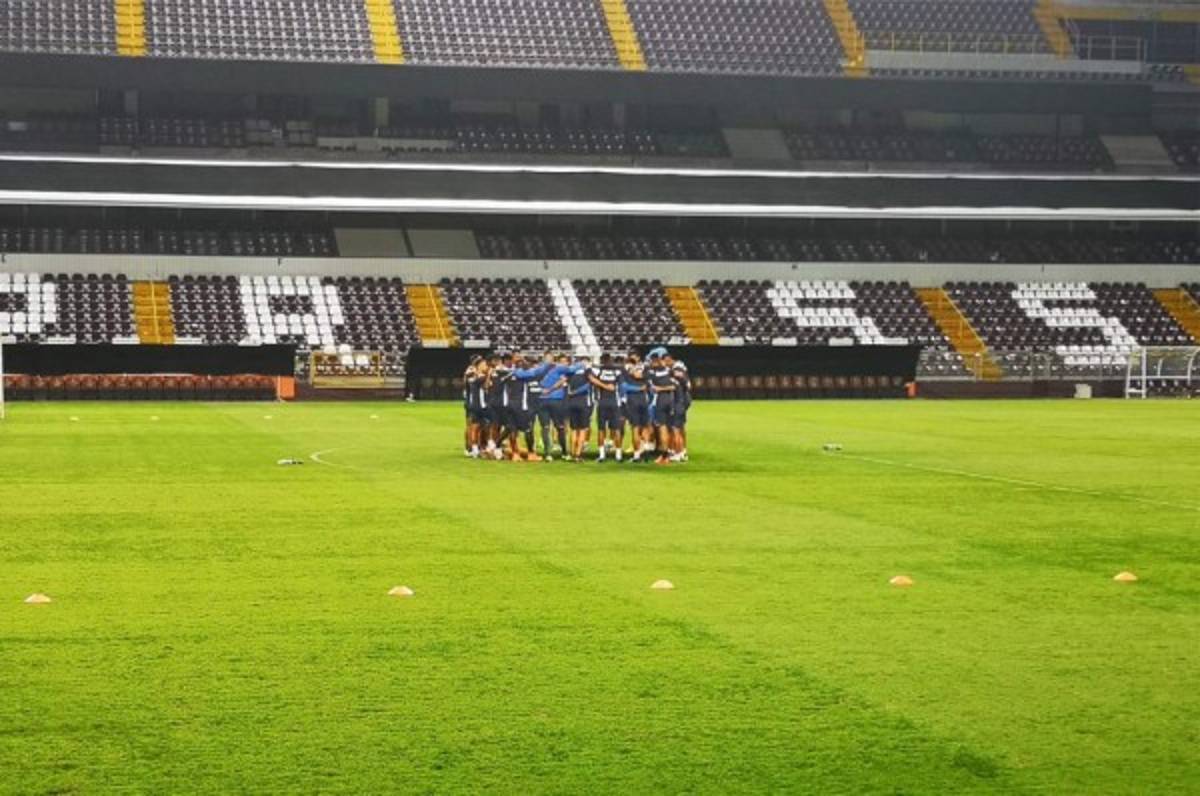Motagua realizó el reconocimiento de cancha del estadio Ricardo Saprissa