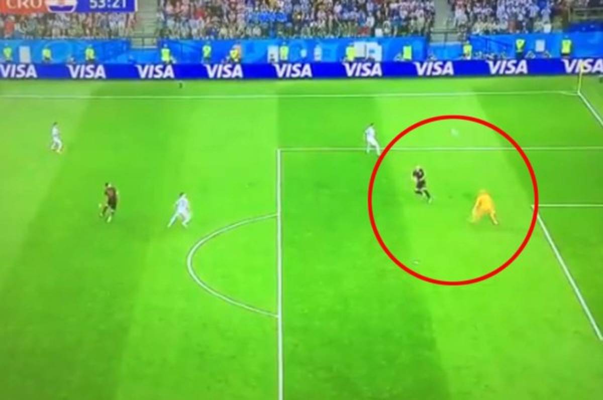 El grave error del arquero de Argentina Willy Caballero que acaba en gol de Croacia