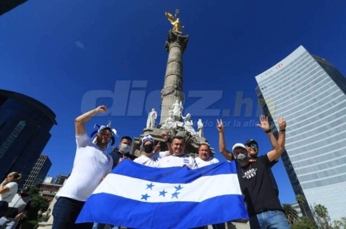 ¡Tomaron el Ángel de la Independencia! Hondureños decoran el centro del D.F. previo al choque ante México