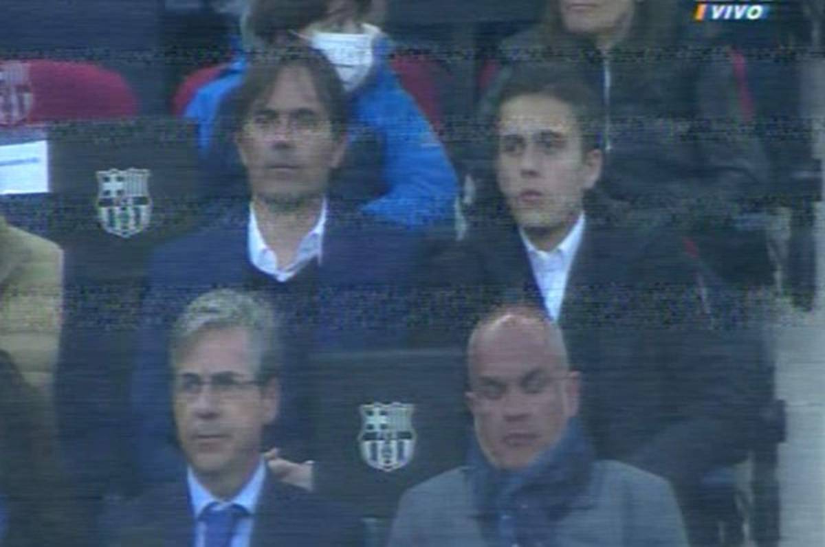 Phillip Cocu en el Camp Nou ¿viendo a su próximo equipo?