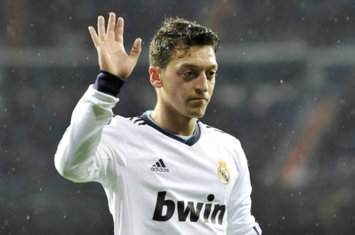 Ozil levantó una Liga, Copa del Rey y Supercopa de España con el Real Madrid.