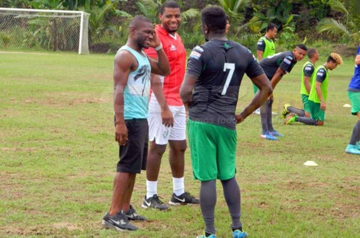 ¡SORPRESA! Milton 'Tyson' Núñez visita entrenamiento del Platense