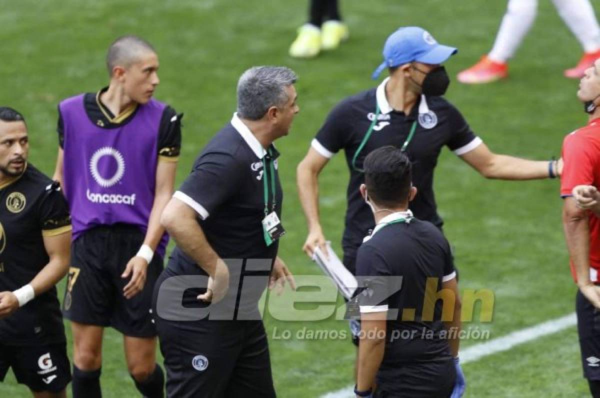 ¡Zafarrancho en el Motagua-Olimpia! Troglio y Diego Vázquez enloquecen; la agresión del Chino López