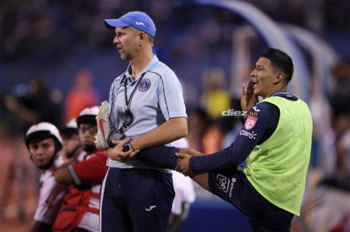 Chicas lindas, la tristeza del Motagua y Jerry Bengtson consolando a Emilio Izaguirre