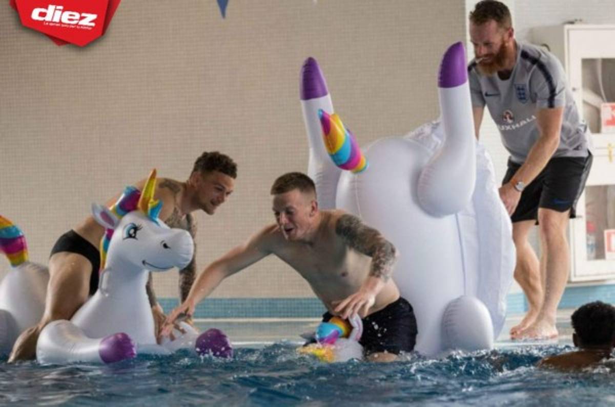 Carreras en unicornios inflables: el divertido ejercicio de Inglaterra antes de Panamá