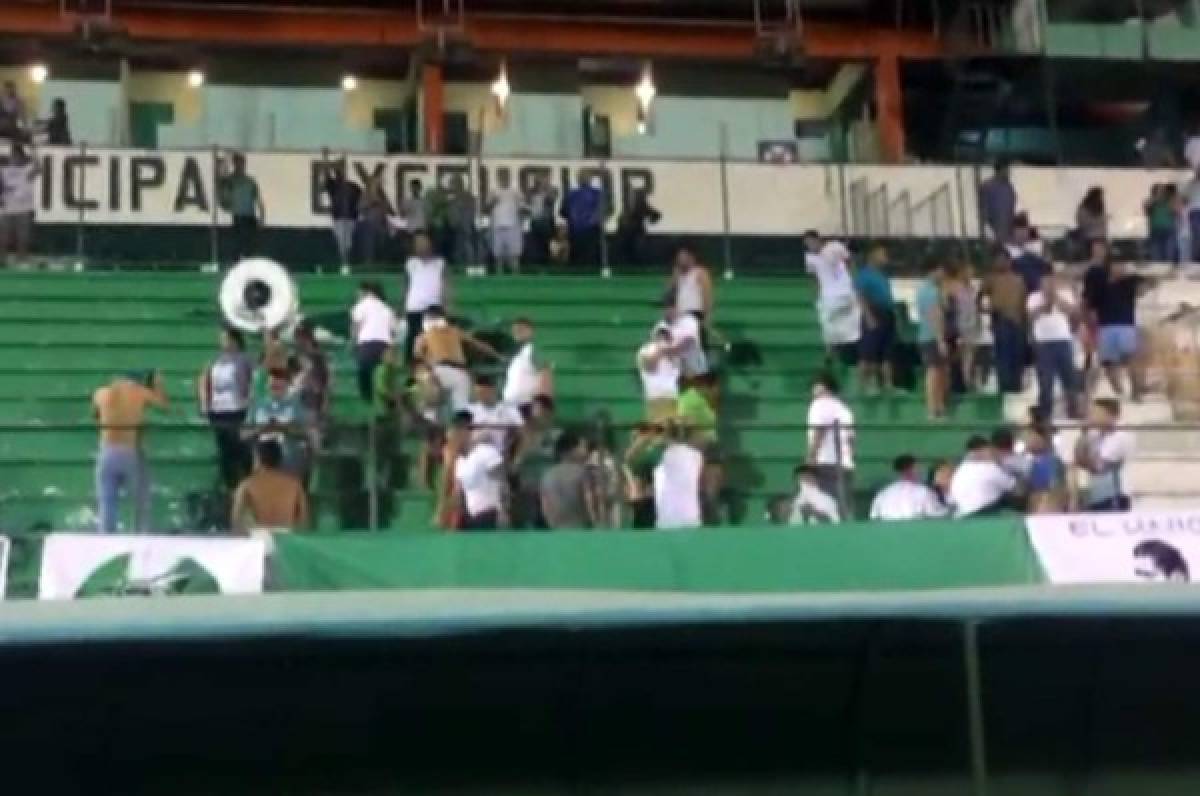 Policía Nacional lanza gases lacrimógenos al final del juego Platense-Olimpia