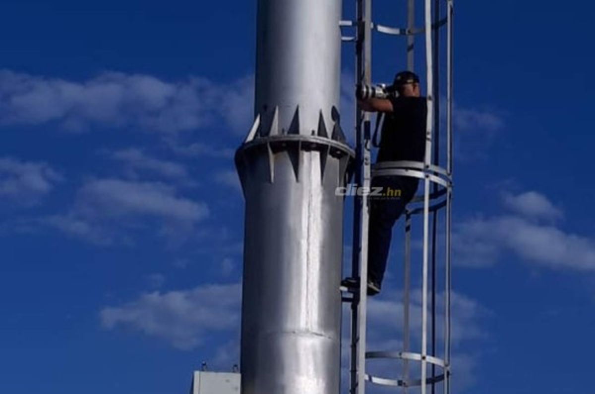 El fuerte choque de Melissa Pastrana y el desalojo en el estadio Carlos Miranda