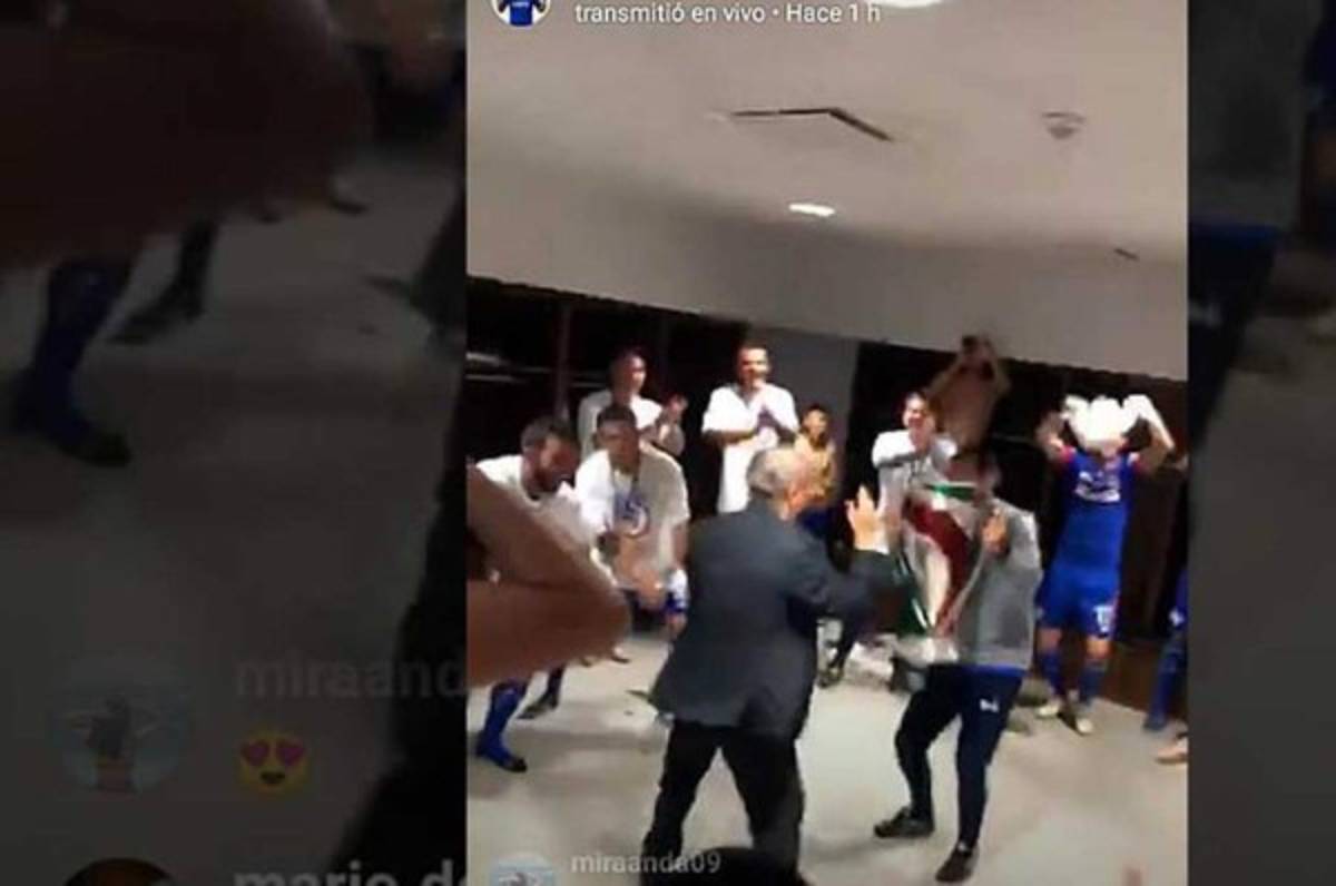 Billy Álvarez festeja el título de Cruz Azul de la Copa MX