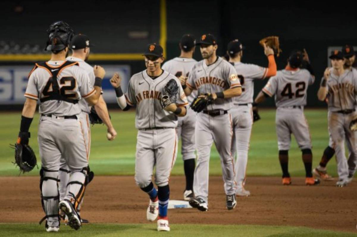 Los Gigantes y Mauricio Dubón aplastaron por 23 carreras a los Rockies de la MLB