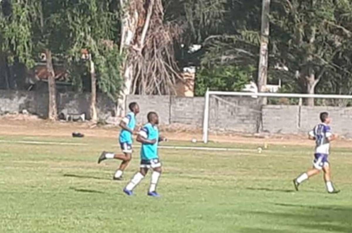 Tyson Núñez ya entrena con el Victoria de la Liga de Ascenso