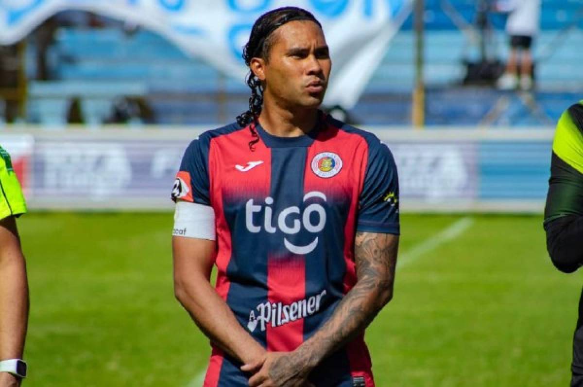 Carlos 'Gullit' Peña deja el FAS de El Salvador para jugar en la primera división de Guatemala
