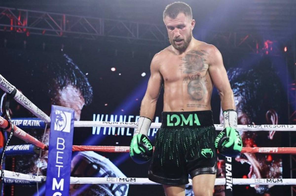 Vasiliy Lomachenko estaba lesionado antes de pelear con Teófimo López, afirma su mánager