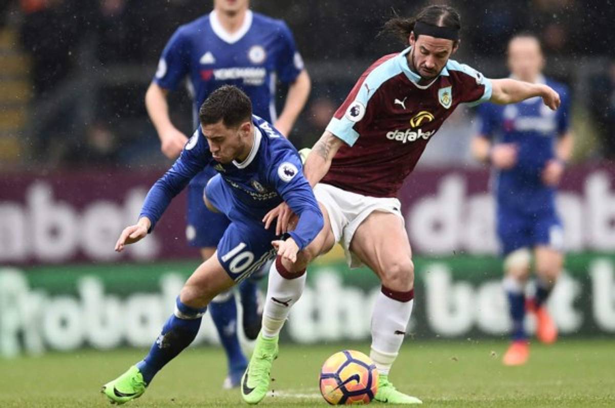 Burnley hace la hombrada y le saca empate al líder Chelsea