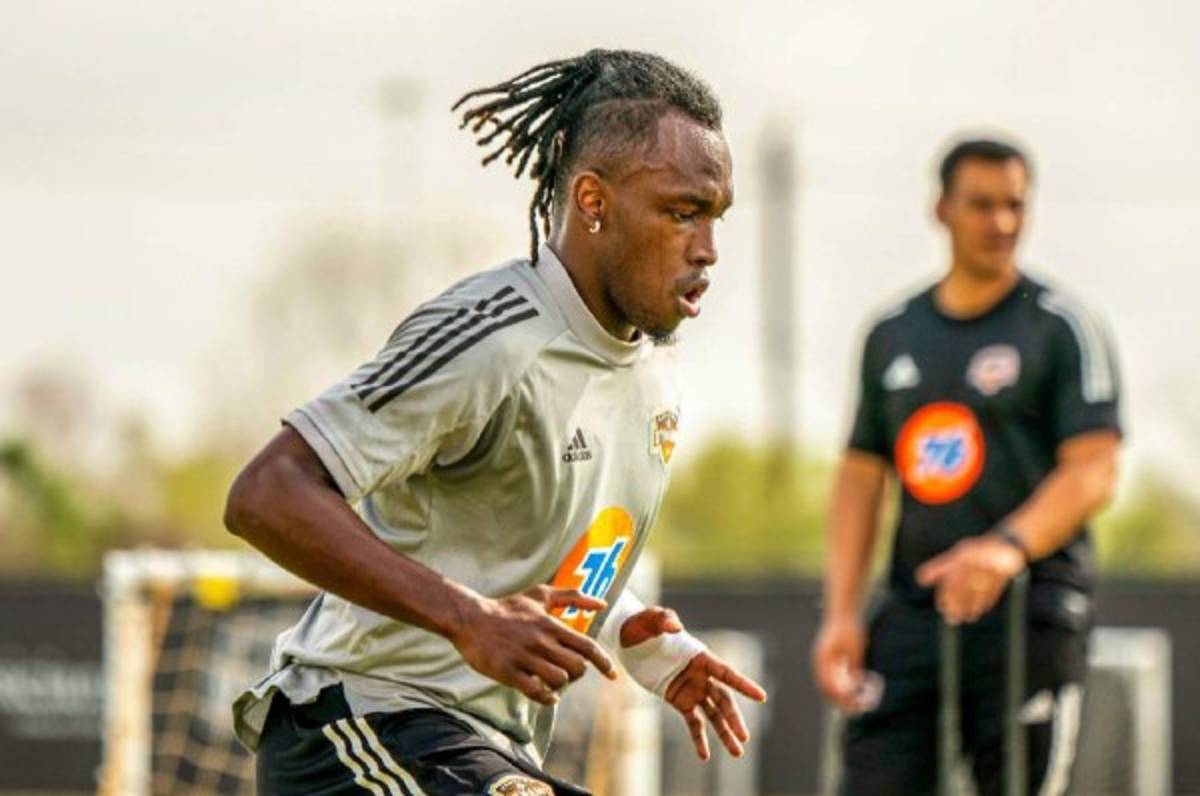 Alberth Elis deja atrás su lesión y retorna a los entrenamientos del Houston Dynamo
