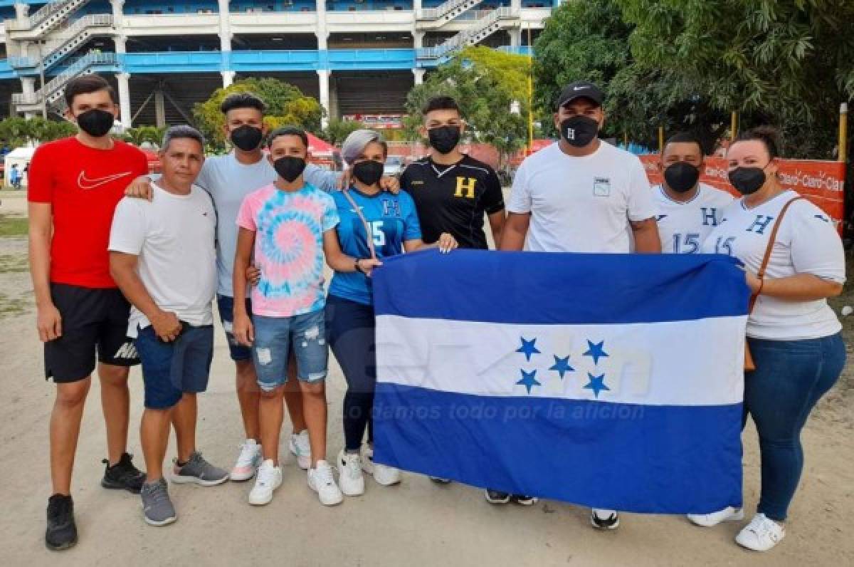 Con la familia Arriaga presente: así es el ambiente previo al Honduras-Jamaica en el estadio Olímpico