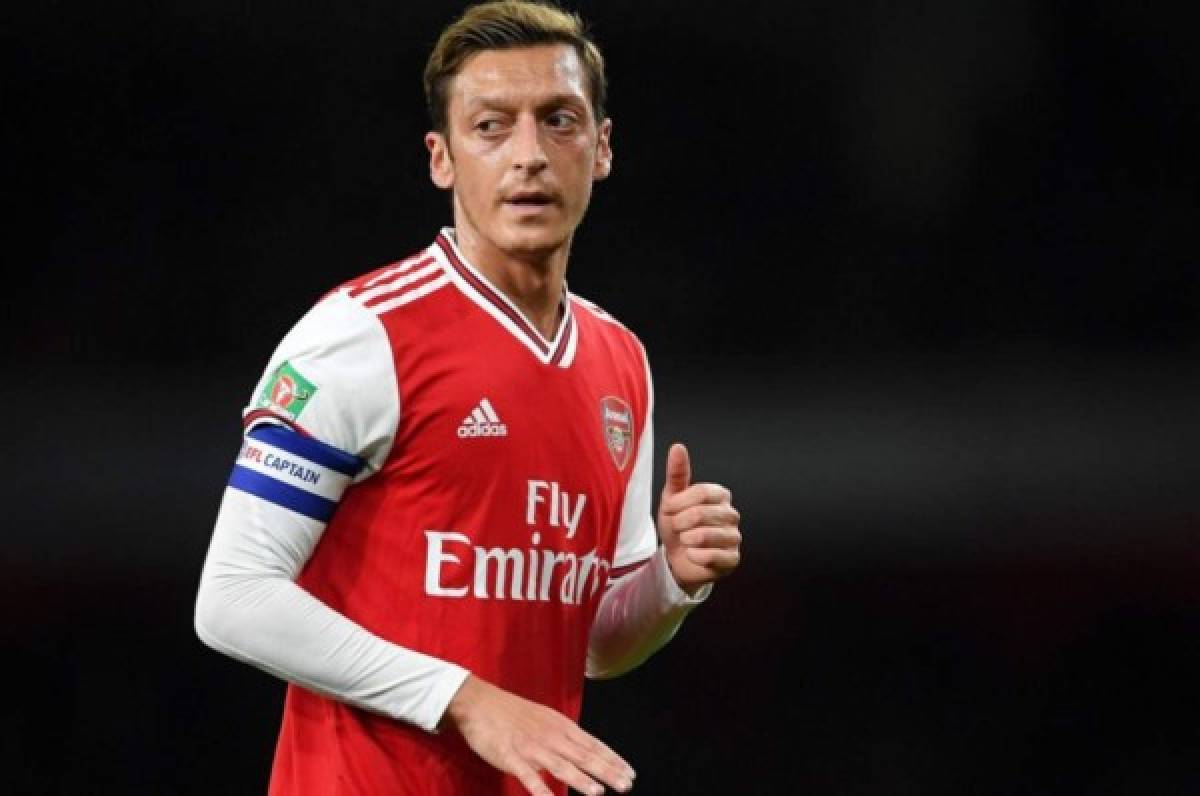 Özil no acepta la rebaja salarial que impone el Arsenal