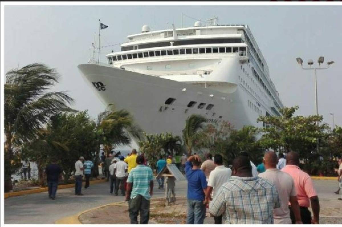 EN FOTOS: Así quedó el crucero tras estrellarse con muelle en Roatán